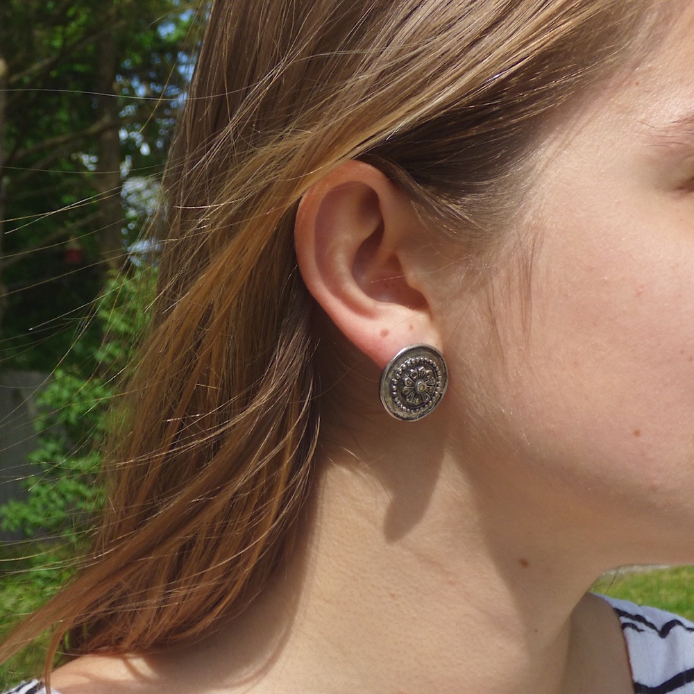 Circle studs - Picture 2 of 3